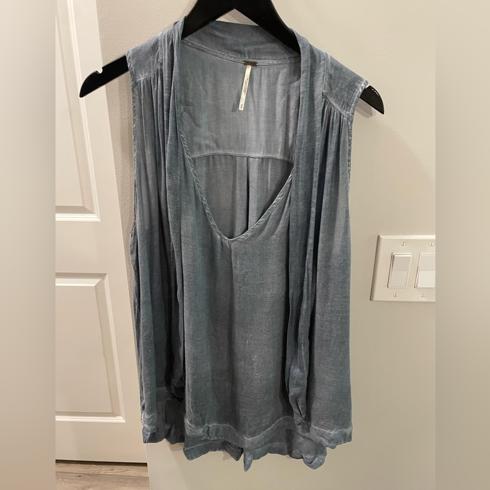 Beautiful blue FREE PEOPLE top!